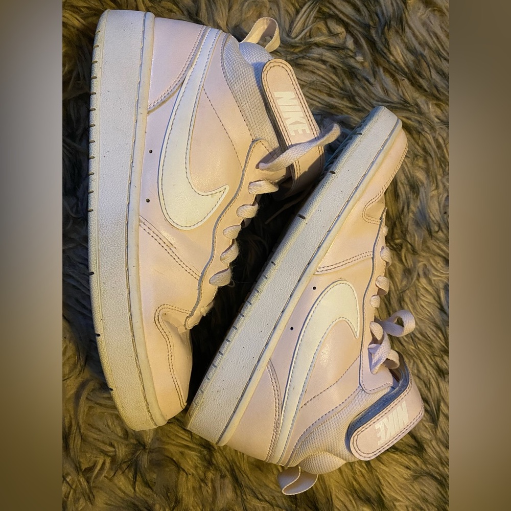 TEEN GIRL NIKES